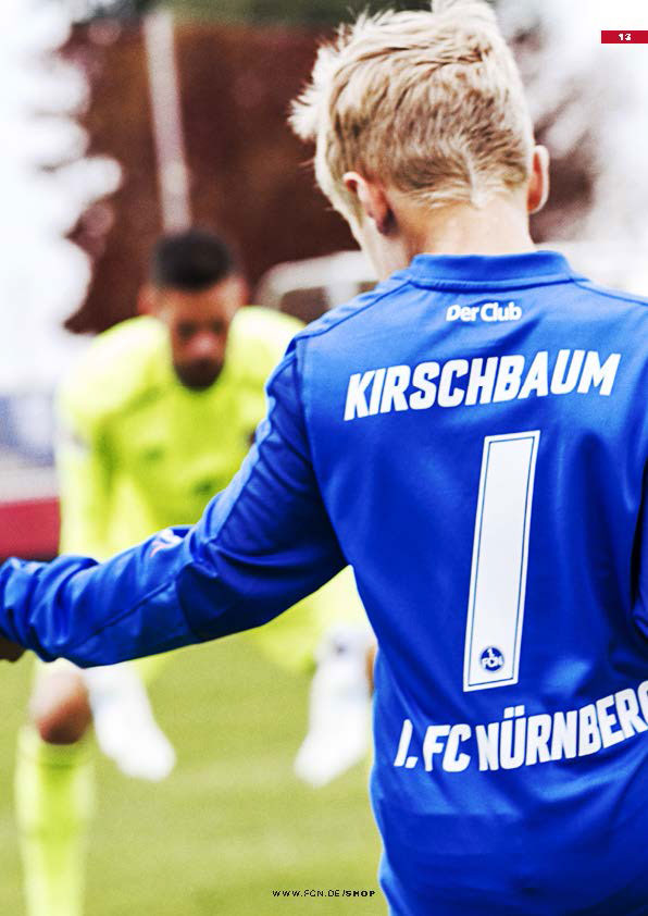 Nachwuchsspieler Fußball FCN Vater Sohn Momente Personalisierte Trikots