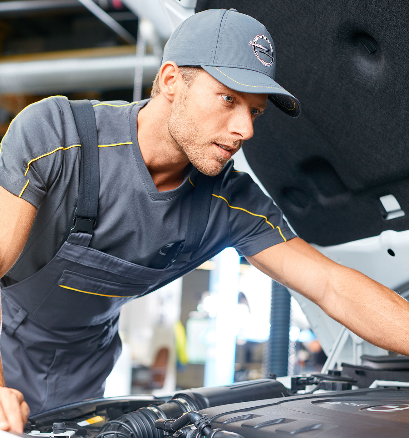 Fashionshooting Teamwearkollektion Arbeitsausrüstung Mechaniker Opel Blitz