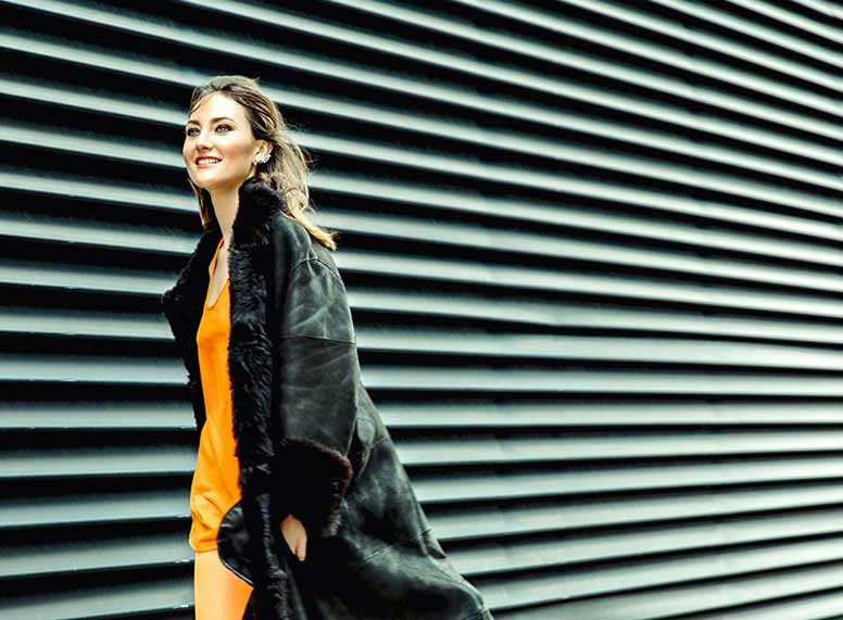 Fashionshooting Pixelbäcker Modeikone Mantel Runwaystyle Modell Luxusartikel