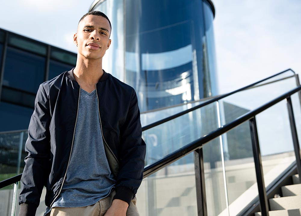 Modefotografie Peter Beckstein Urban Streetwear Globalisierung Hübscher Mann