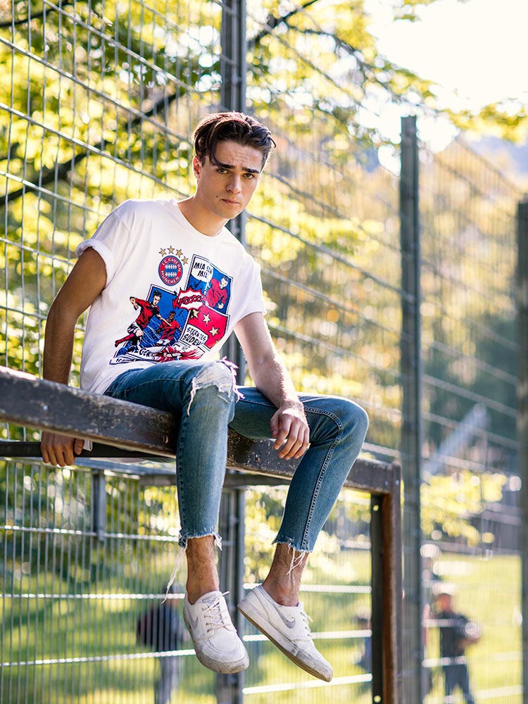 Personenfotografie Outdoorshooting Männermodell Ausdrucksstark